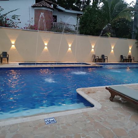 Hotel Y Restaurante Bienmesabe Santa Fe de Antioquia Buitenkant foto