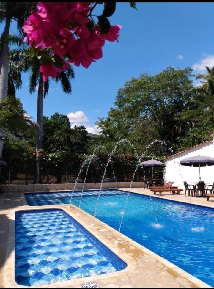 Hotel Y Restaurante Bienmesabe Santa Fe de Antioquia Buitenkant foto