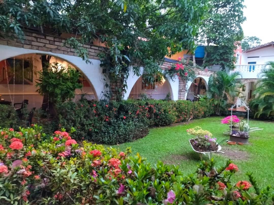 Hotel Y Restaurante Bienmesabe Santa Fe de Antioquia Buitenkant foto