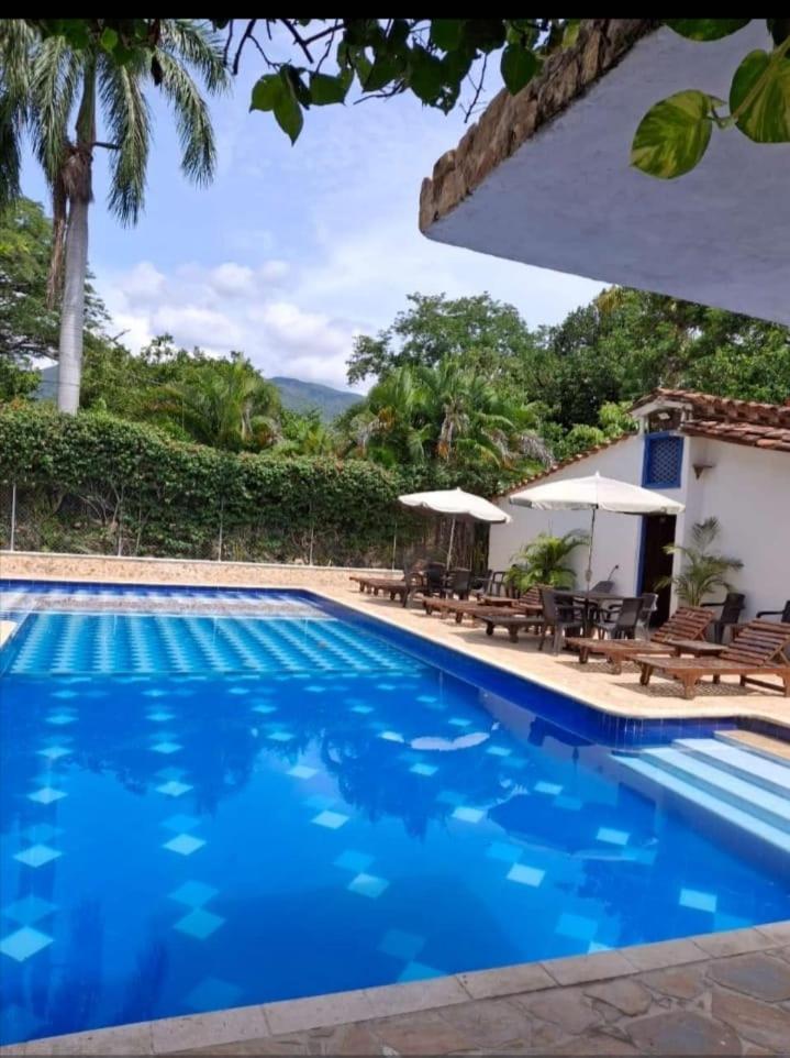 Hotel Y Restaurante Bienmesabe Santa Fe de Antioquia Buitenkant foto
