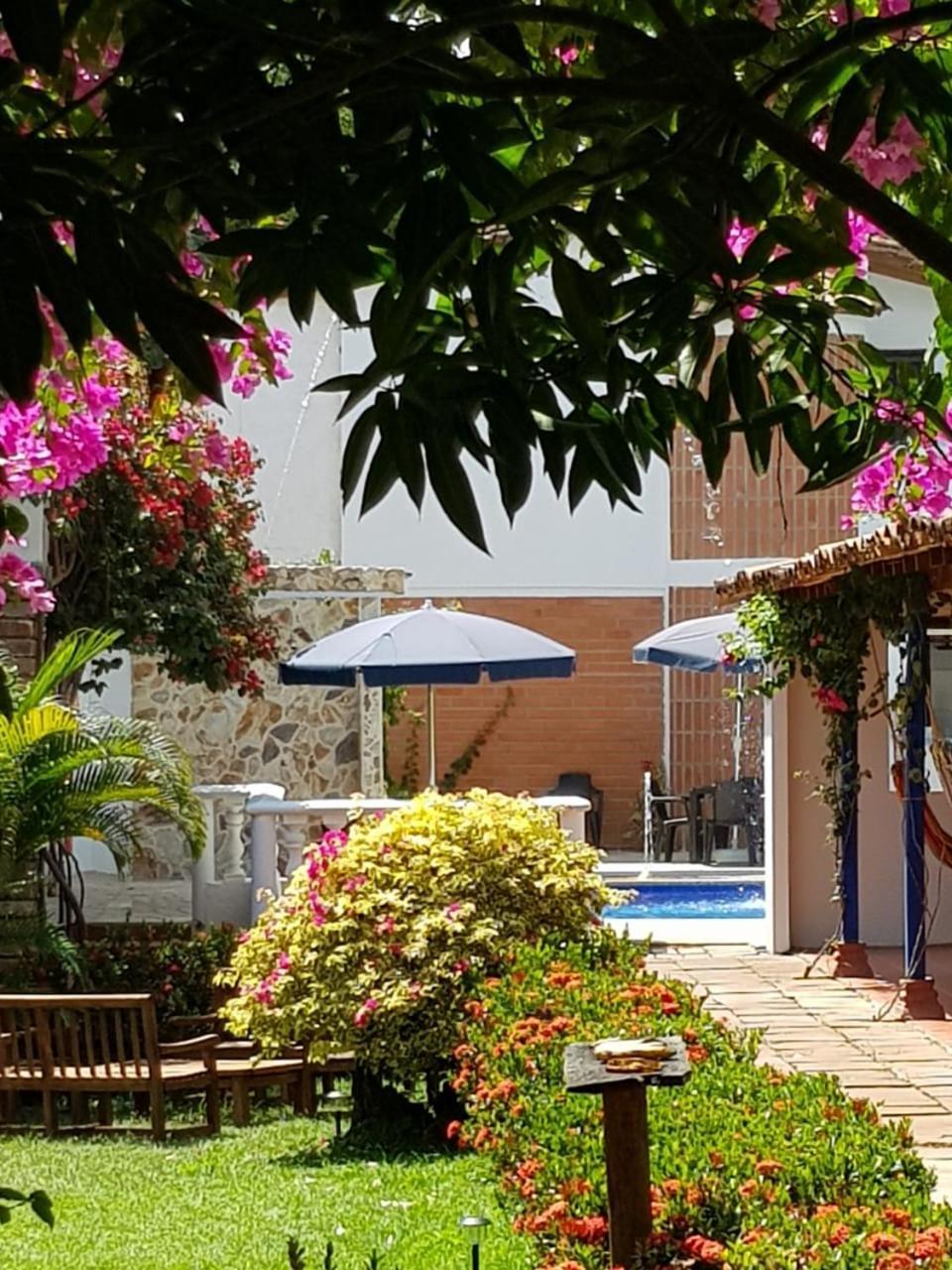 Hotel Y Restaurante Bienmesabe Santa Fe de Antioquia Buitenkant foto